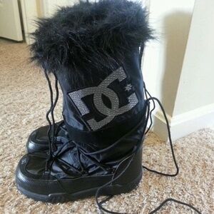 (ISO!! DON’T BUY) DC Chalet Boots